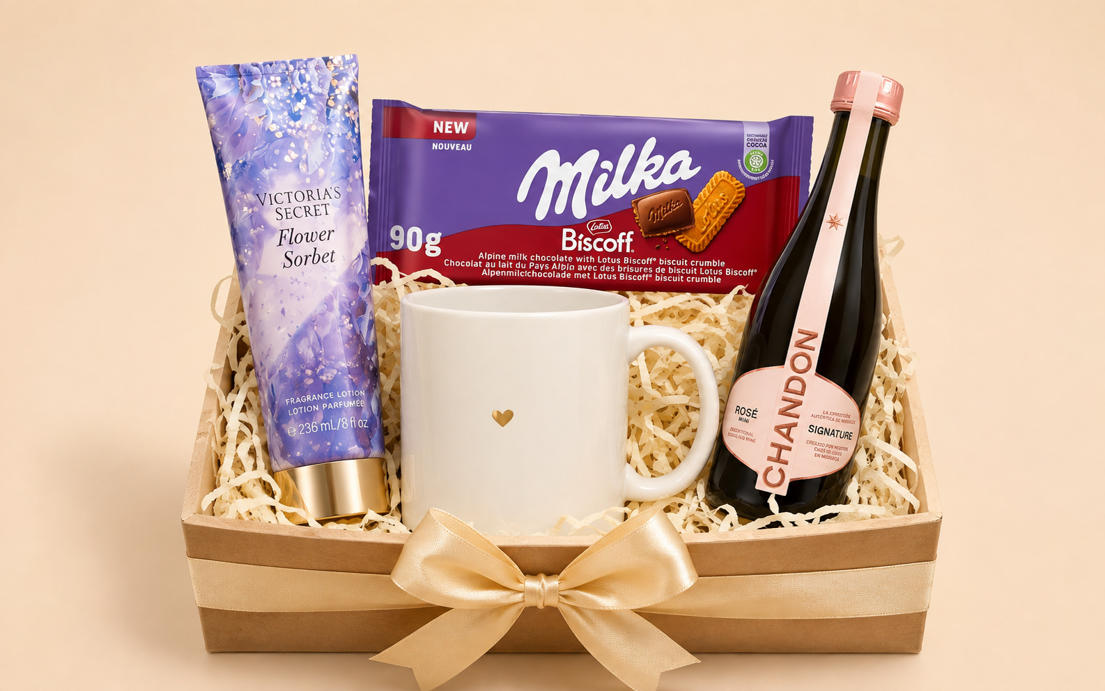 Sugestão de cesta com caneca personalizada, chocolate, creme e bebida